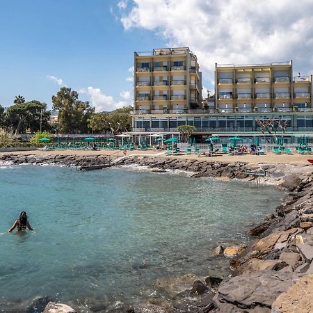 Hotel Bellevue Et Mediterranée Diano Marina Esterno foto