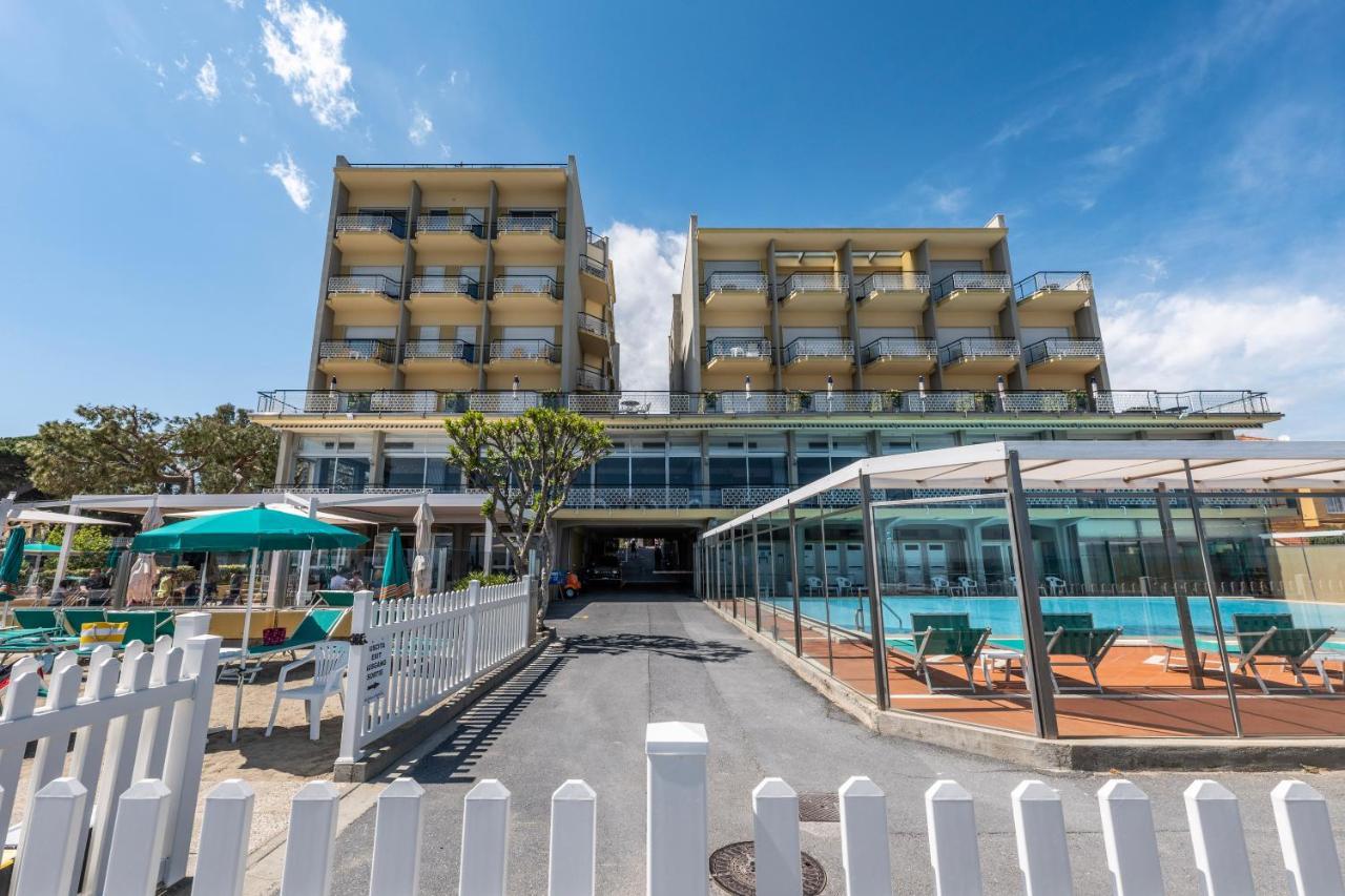 Hotel Bellevue Et Mediterranée Diano Marina Esterno foto
