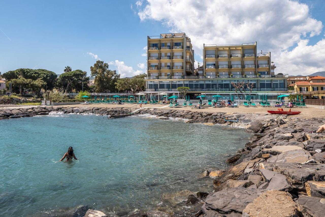 Hotel Bellevue Et Mediterranée Diano Marina Esterno foto