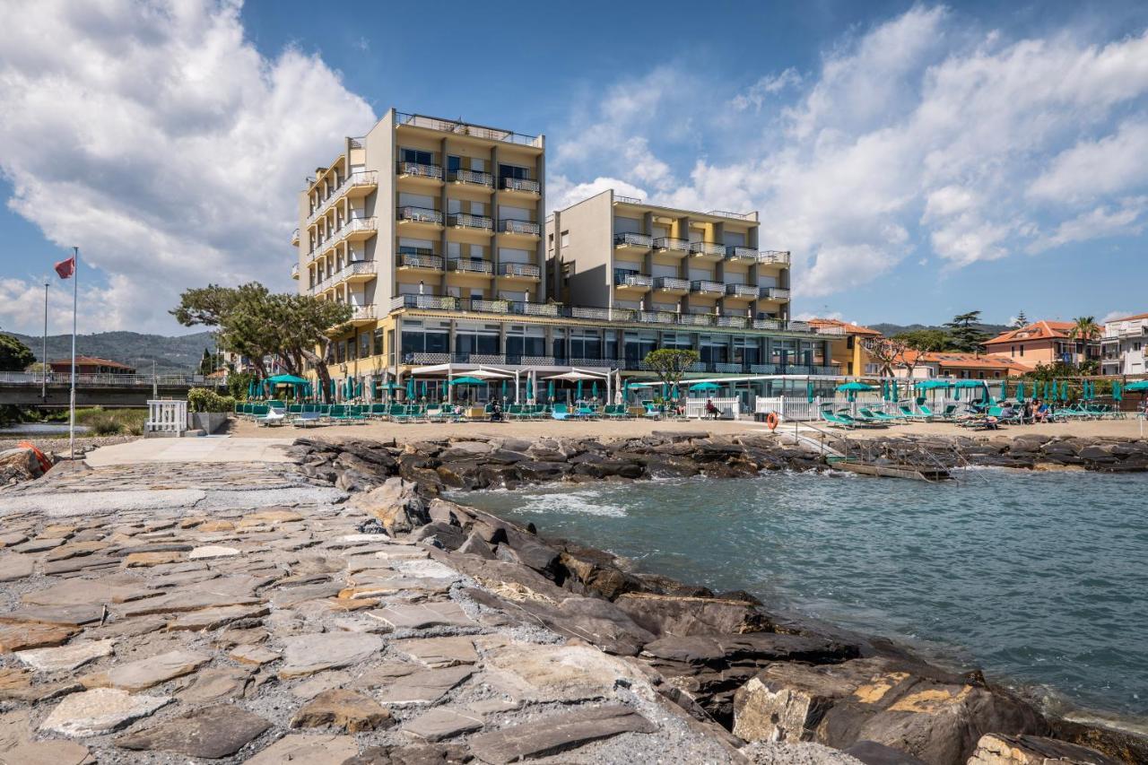 Hotel Bellevue Et Mediterranée Diano Marina Esterno foto
