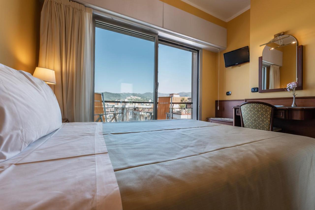 Hotel Bellevue Et Mediterranée Diano Marina Esterno foto