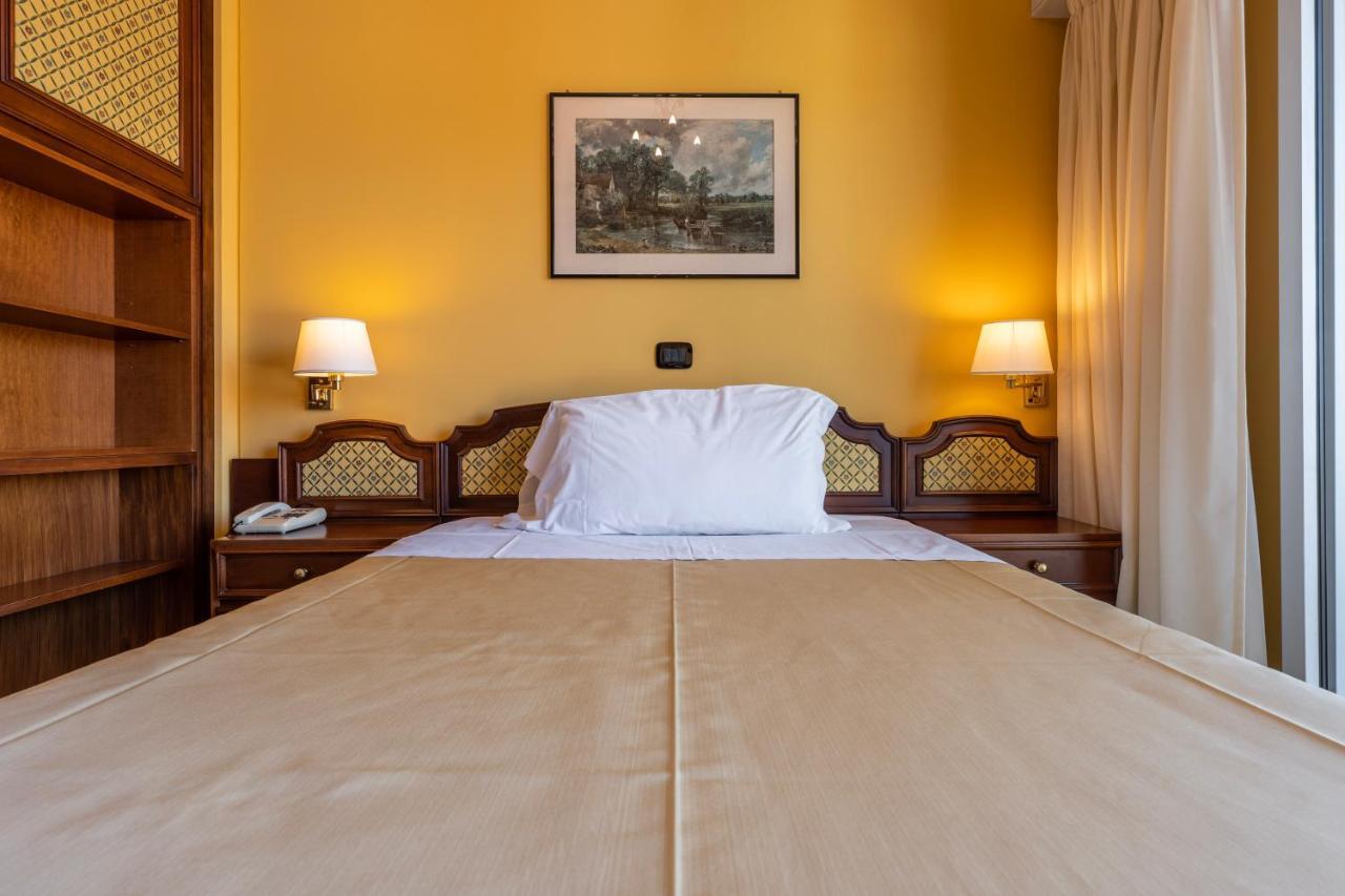 Hotel Bellevue Et Mediterranée Diano Marina Esterno foto