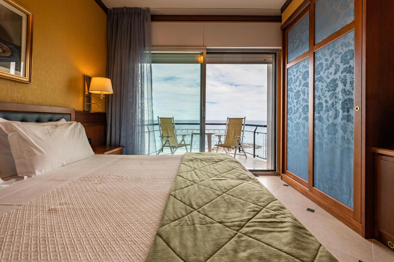 Hotel Bellevue Et Mediterranée Diano Marina Esterno foto
