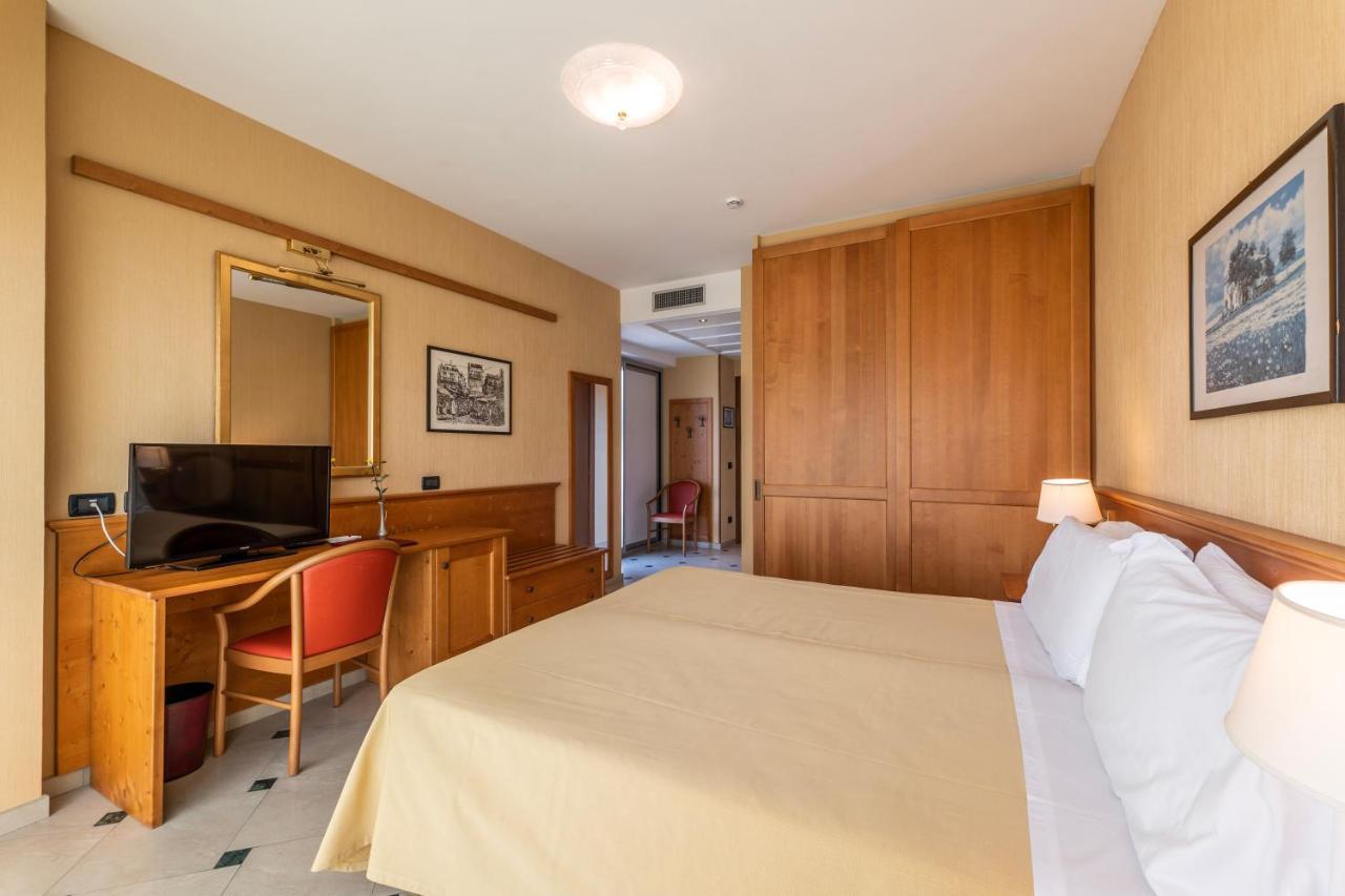 Hotel Bellevue Et Mediterranée Diano Marina Esterno foto