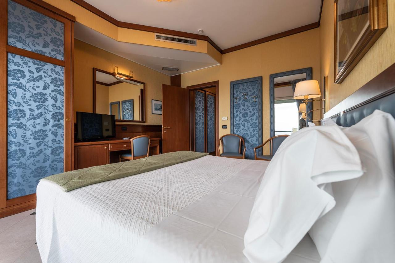 Hotel Bellevue Et Mediterranée Diano Marina Esterno foto