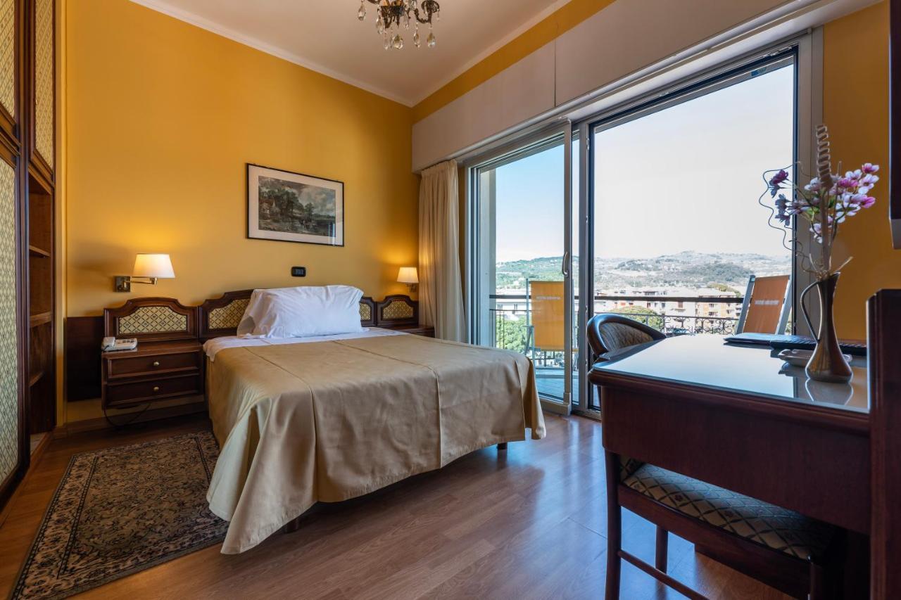 Hotel Bellevue Et Mediterranée Diano Marina Esterno foto