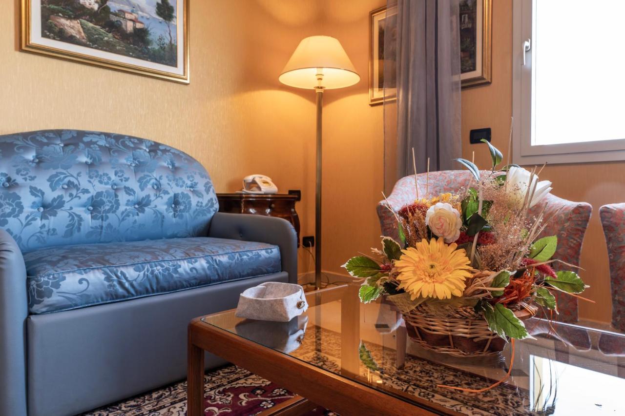 Hotel Bellevue Et Mediterranée Diano Marina Esterno foto