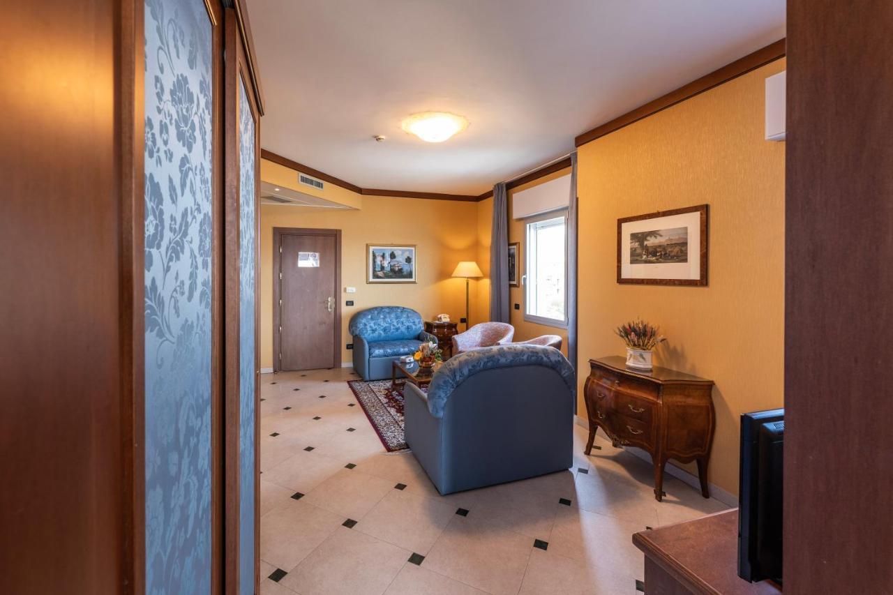Hotel Bellevue Et Mediterranée Diano Marina Esterno foto