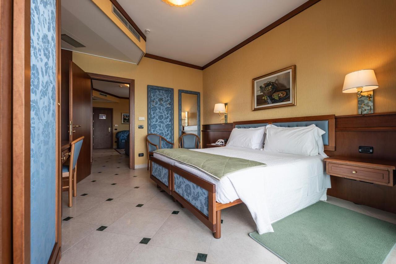 Hotel Bellevue Et Mediterranée Diano Marina Esterno foto
