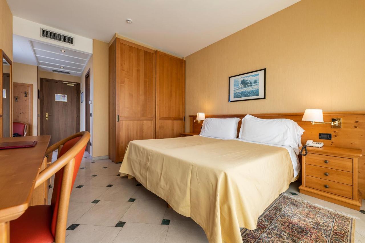 Hotel Bellevue Et Mediterranée Diano Marina Esterno foto