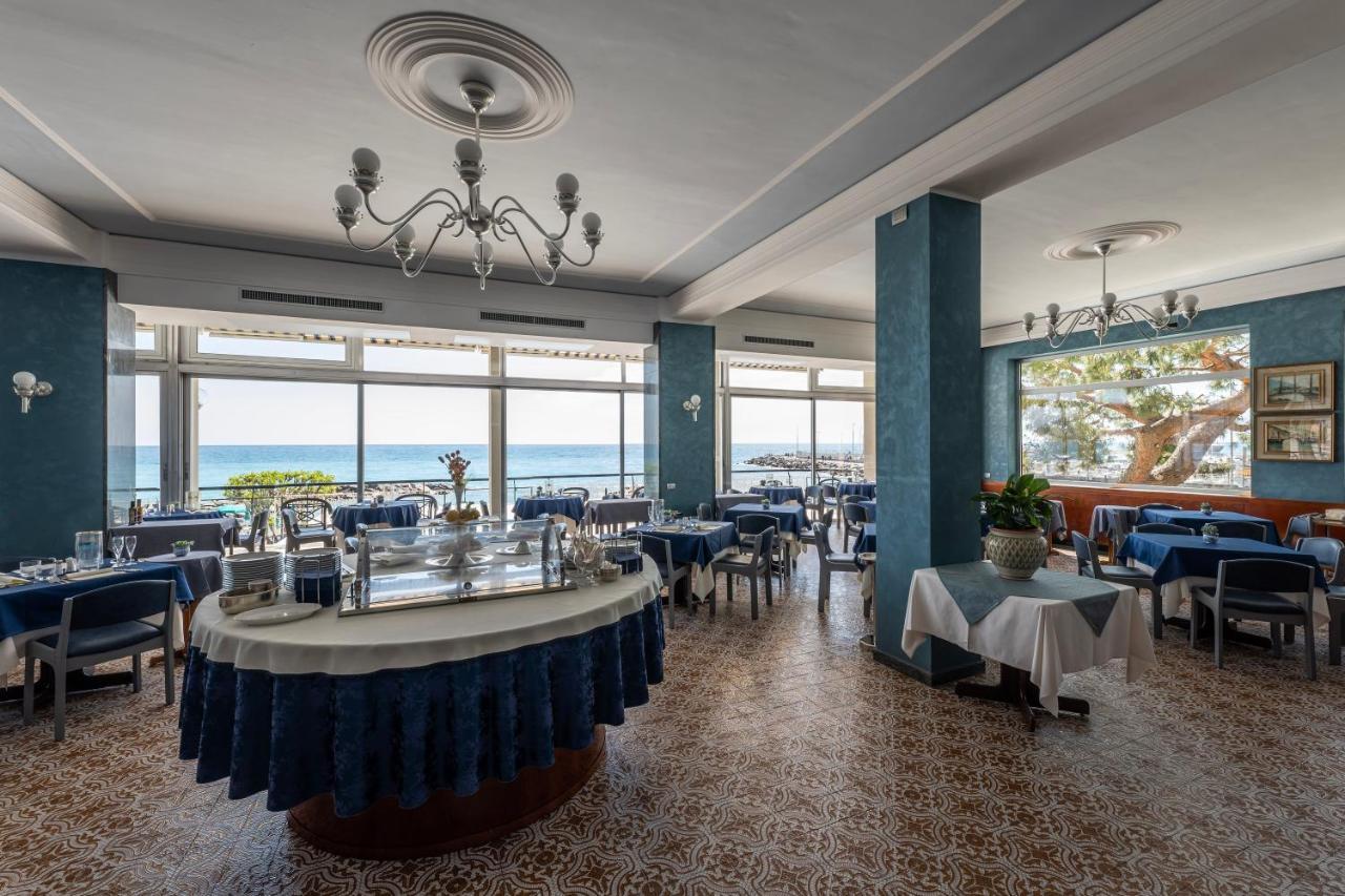 Hotel Bellevue Et Mediterranée Diano Marina Esterno foto