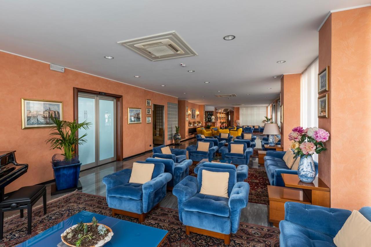 Hotel Bellevue Et Mediterranée Diano Marina Esterno foto