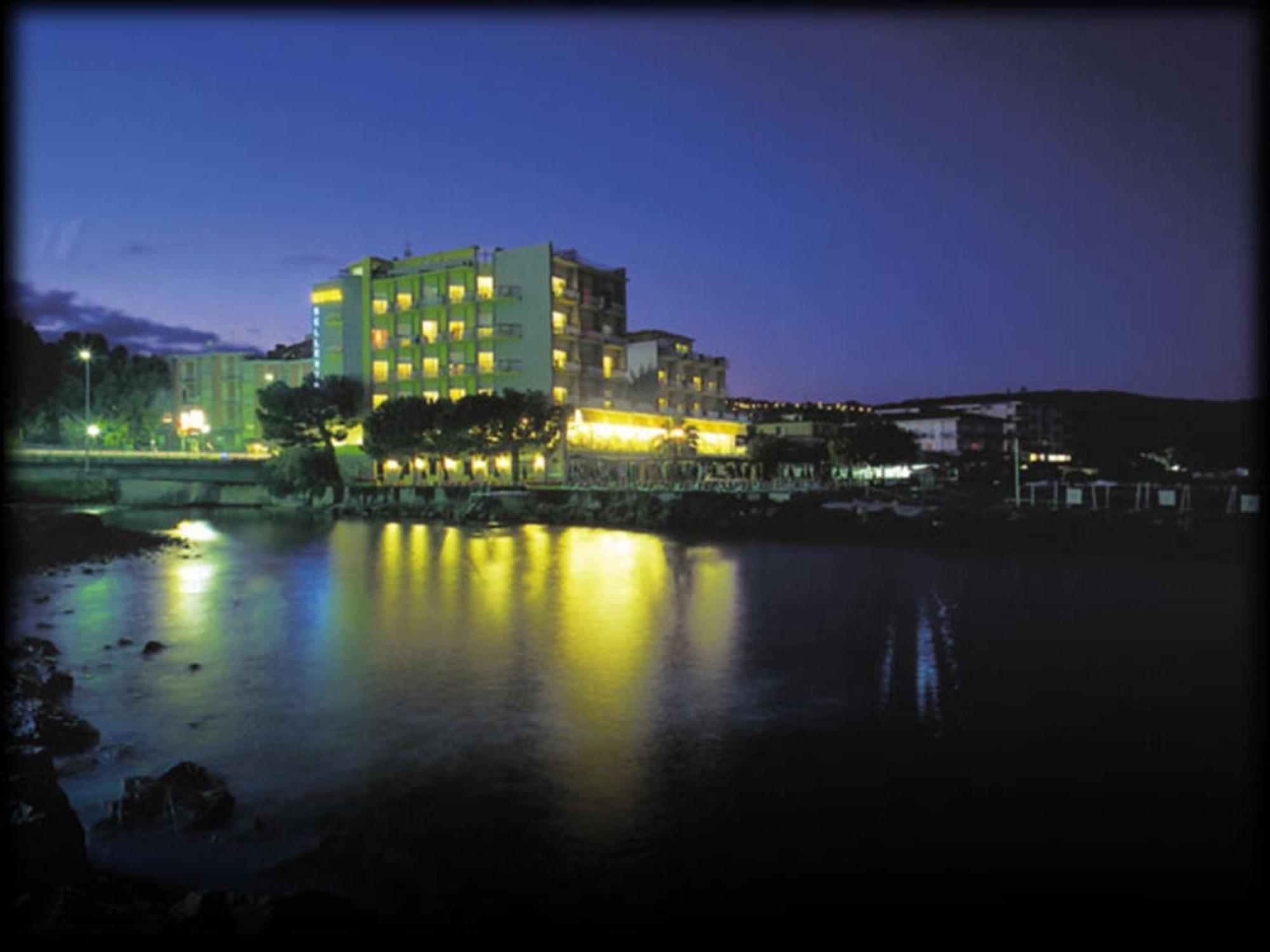 Hotel Bellevue Et Mediterranée Diano Marina Esterno foto