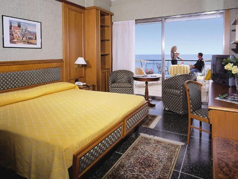 Hotel Bellevue Et Mediterranée Diano Marina Esterno foto