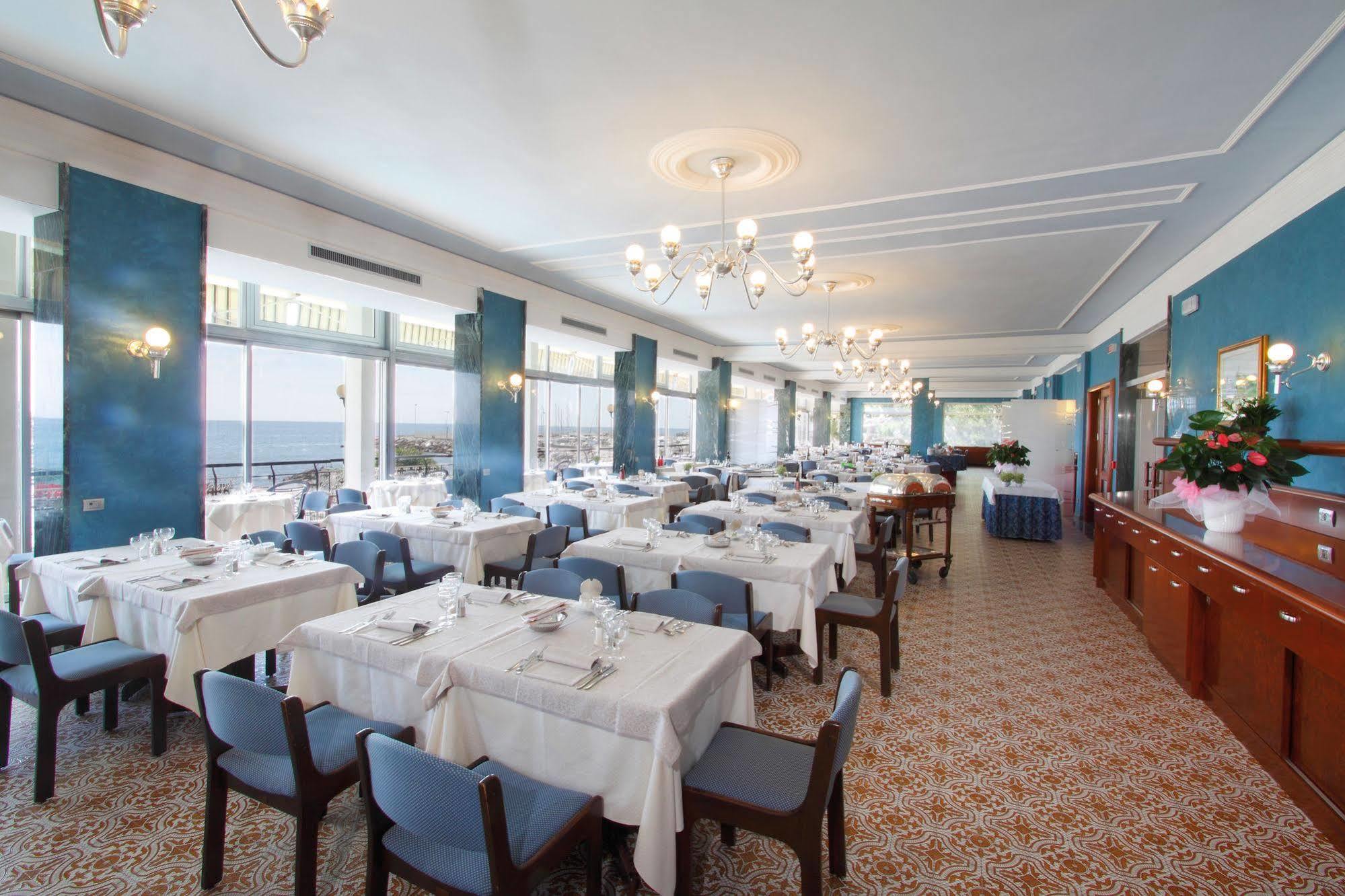 Hotel Bellevue Et Mediterranée Diano Marina Esterno foto
