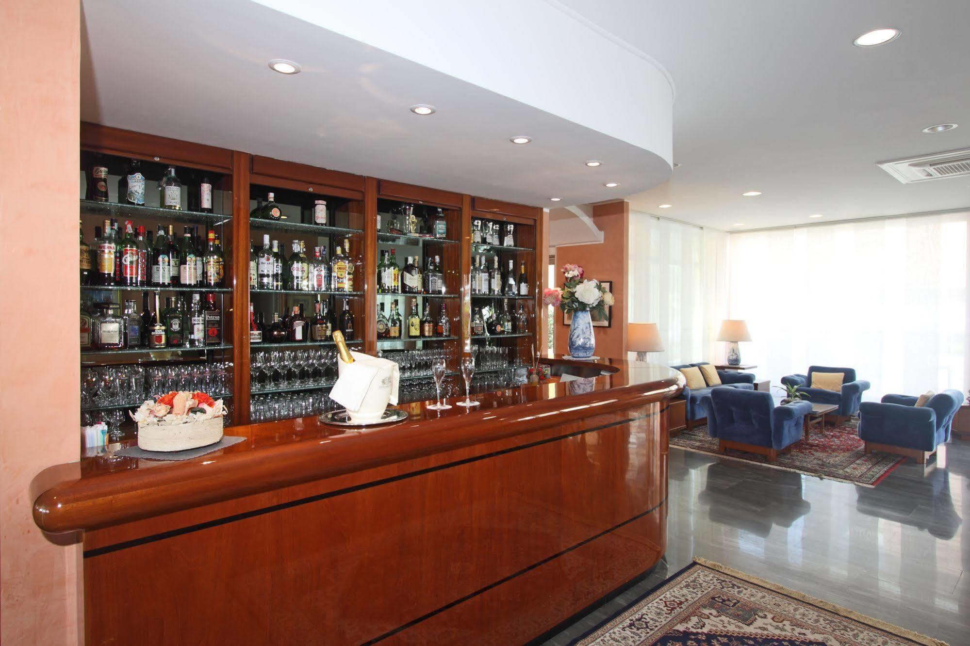 Hotel Bellevue Et Mediterranée Diano Marina Esterno foto