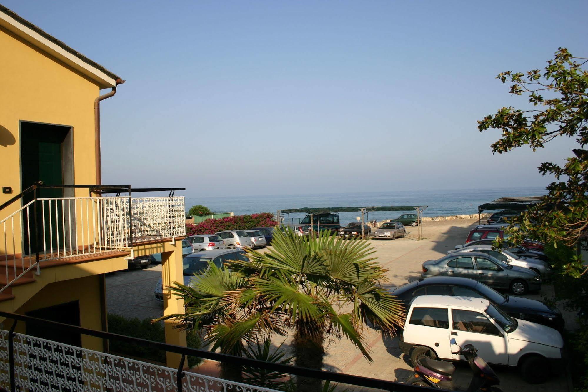 Hotel Bellevue Et Mediterranée Diano Marina Esterno foto
