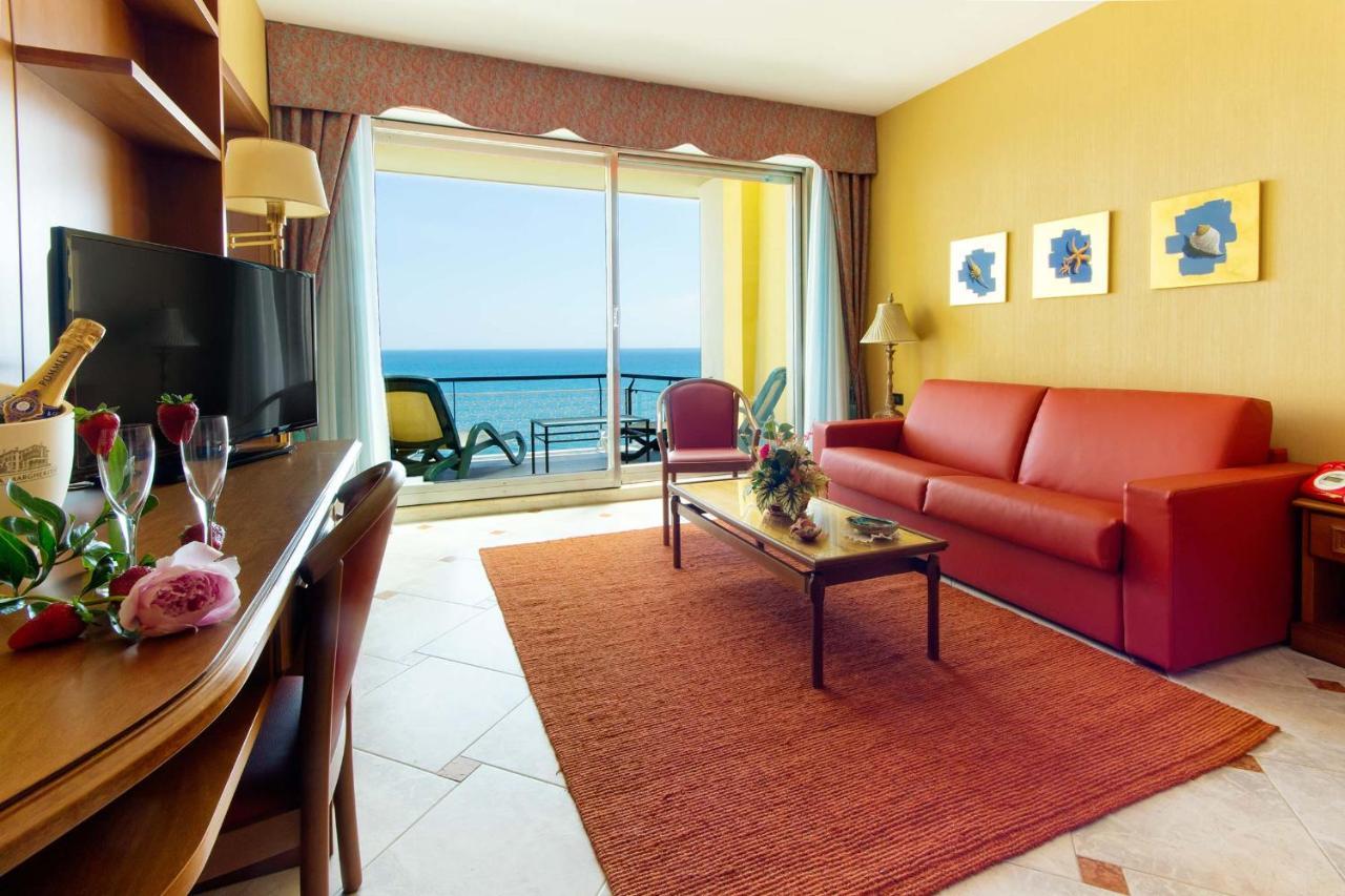 Hotel Bellevue Et Mediterranée Diano Marina Esterno foto