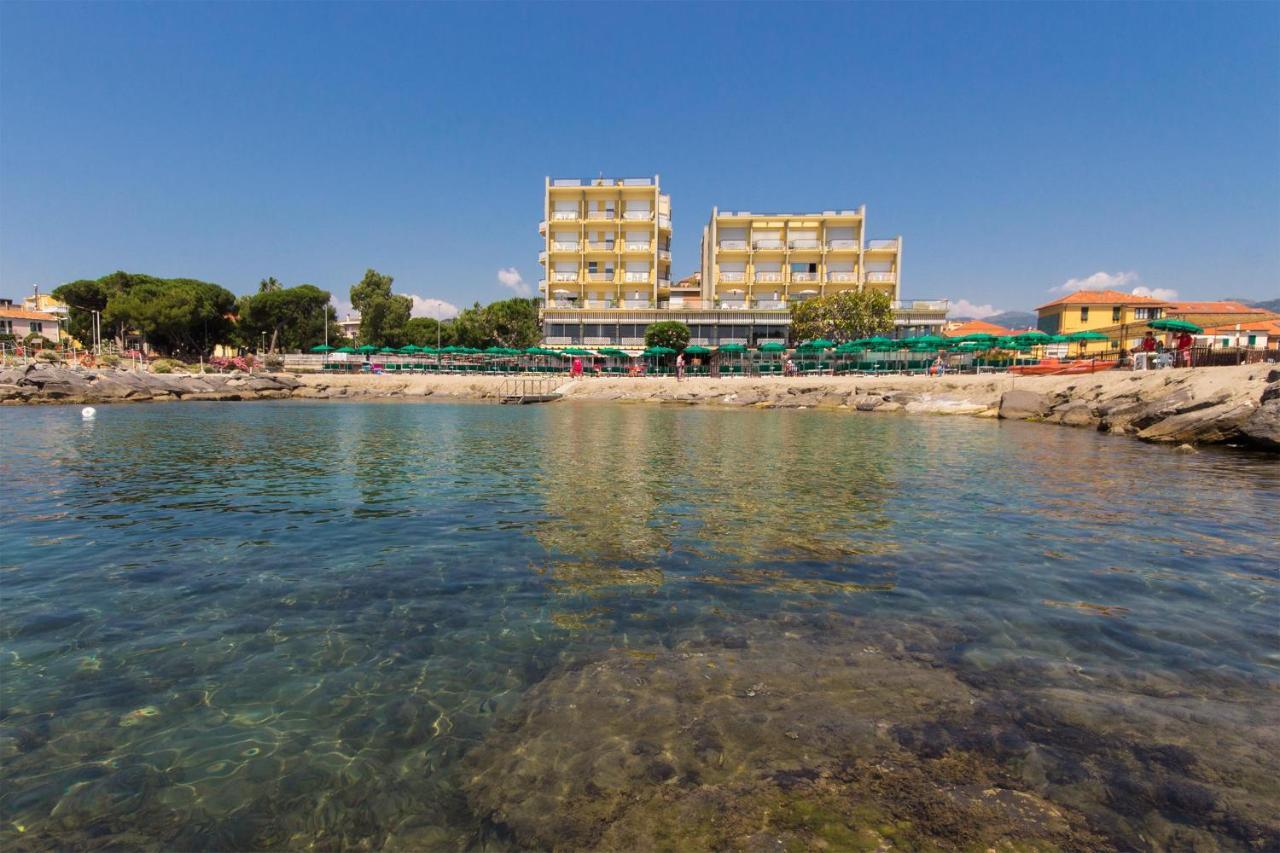 Hotel Bellevue Et Mediterranée Diano Marina Esterno foto