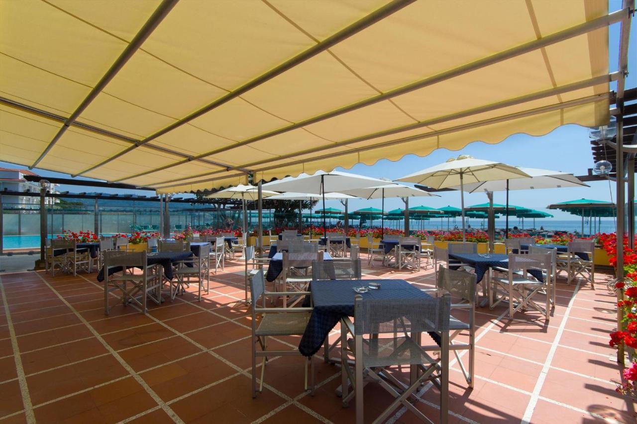 Hotel Bellevue Et Mediterranée Diano Marina Esterno foto