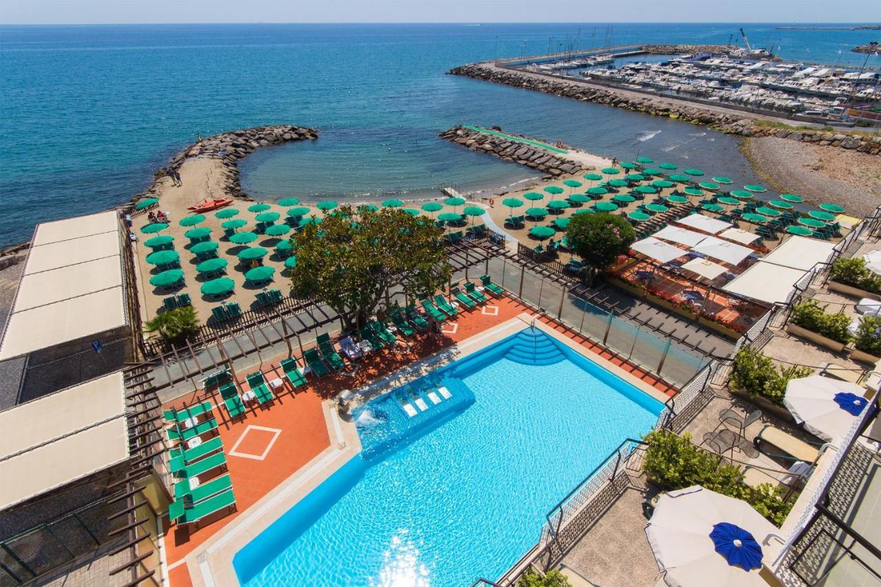 Hotel Bellevue Et Mediterranée Diano Marina Esterno foto